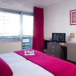 酒店 节日夫人 - 库尔舍瓦勒奥林匹克酒店 2*