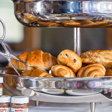 マダム バカンス オテル オリンピック 2*