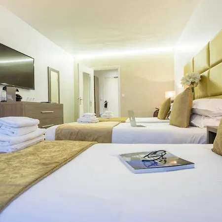 Madame - Olympic Hotel