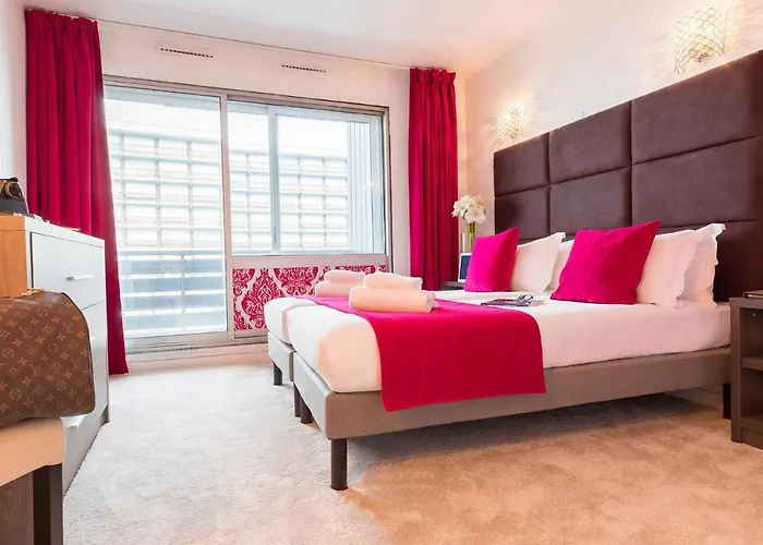 Madame - Olympic Hotel